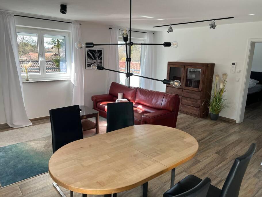 Gemuetliche Wohnung Mit Grosser Terrasse Bruckmühl Kültér fotó